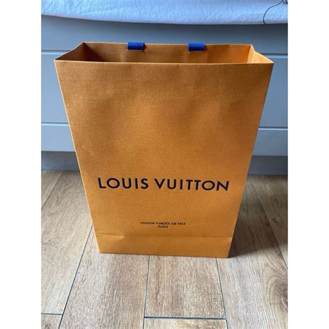 ถุงกระดาษ louis vuitton แท้